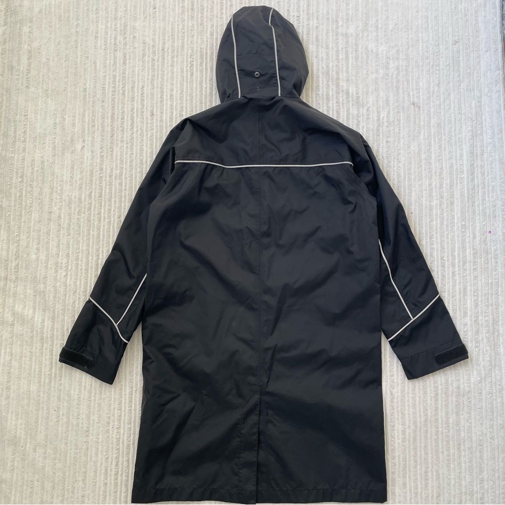 MEC Women’s Waterproof Black Outdoor Raincoat - Picture 2 of 8